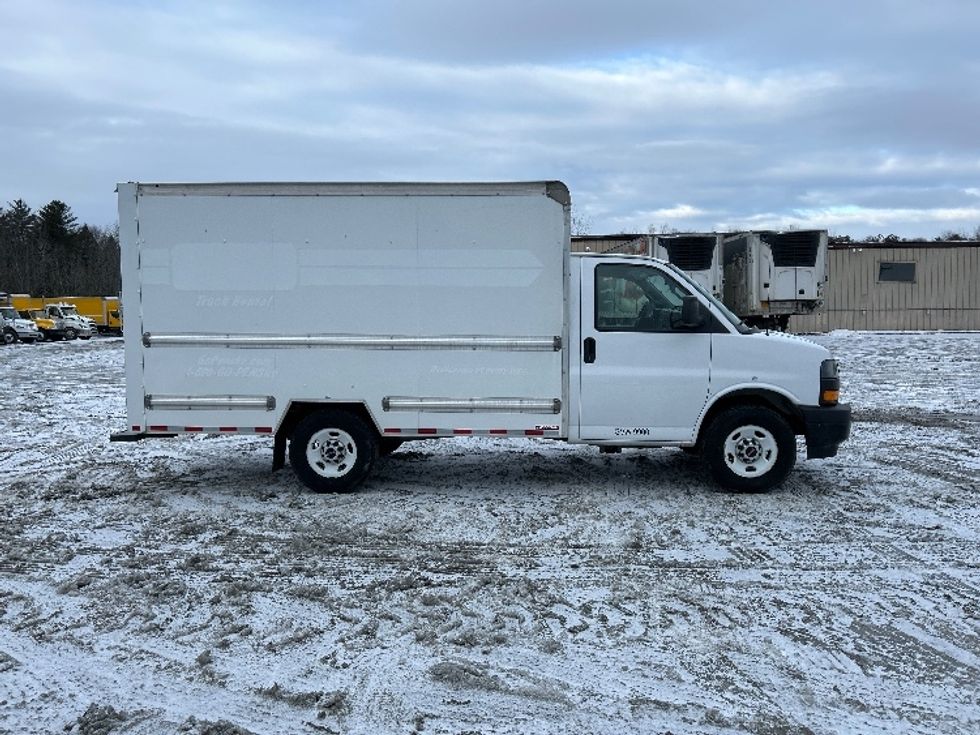 Light Duty Box Truck-Light and Medium Duty Trucks-GMC-2021-Savana G33503-Londonderry-NH-104,794\n\t\tmiles-$ 26,750 - Image 14