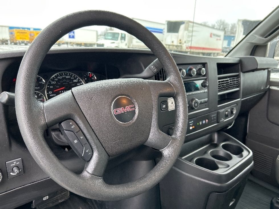 Light Duty Box Truck-Light and Medium Duty Trucks-GMC-2021-Savana G33503-Londonderry-NH-104,794\n\t\tmiles-$ 26,750 - Image 16