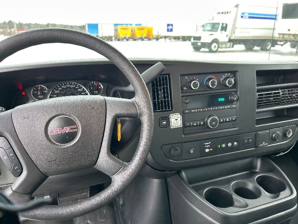 Light Duty Box Truck-Light and Medium Duty Trucks-GMC-2021-Savana G33503-Londonderry-NH-104,794\n\t\tmiles-$ 26,750 - Image 17