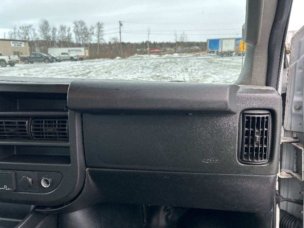 Light Duty Box Truck-Light and Medium Duty Trucks-GMC-2021-Savana G33503-Londonderry-NH-104,794\n\t\tmiles-$ 26,750 - Image 20