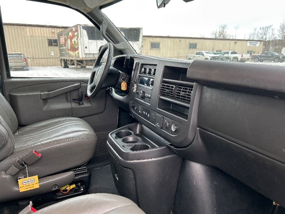 Light Duty Box Truck-Light and Medium Duty Trucks-GMC-2021-Savana G33503-Londonderry-NH-104,794\n\t\tmiles-$ 26,750 - Image 21