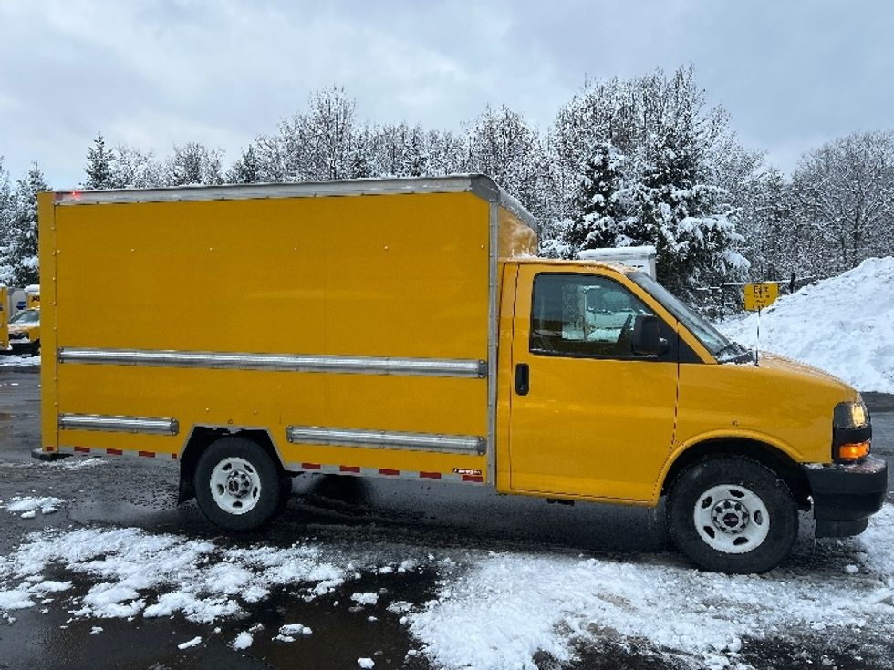 Light Duty Box Truck-Light and Medium Duty Trucks-GMC-2021-Savana G33503-Londonderry-NH-106,525\n\t\tmiles-$ 24,250 - Image 15
