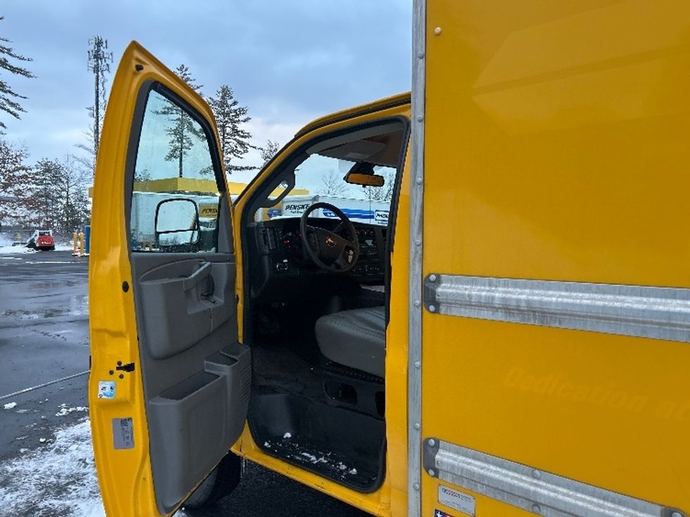 Light Duty Box Truck-Light and Medium Duty Trucks-GMC-2021-Savana G33503-Londonderry-NH-106,525\n\t\tmiles-$ 24,250 - Image 16