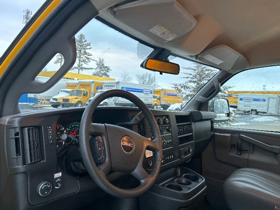 Light Duty Box Truck-Light and Medium Duty Trucks-GMC-2021-Savana G33503-Londonderry-NH-106,525\n\t\tmiles-$ 24,250 - Image 17