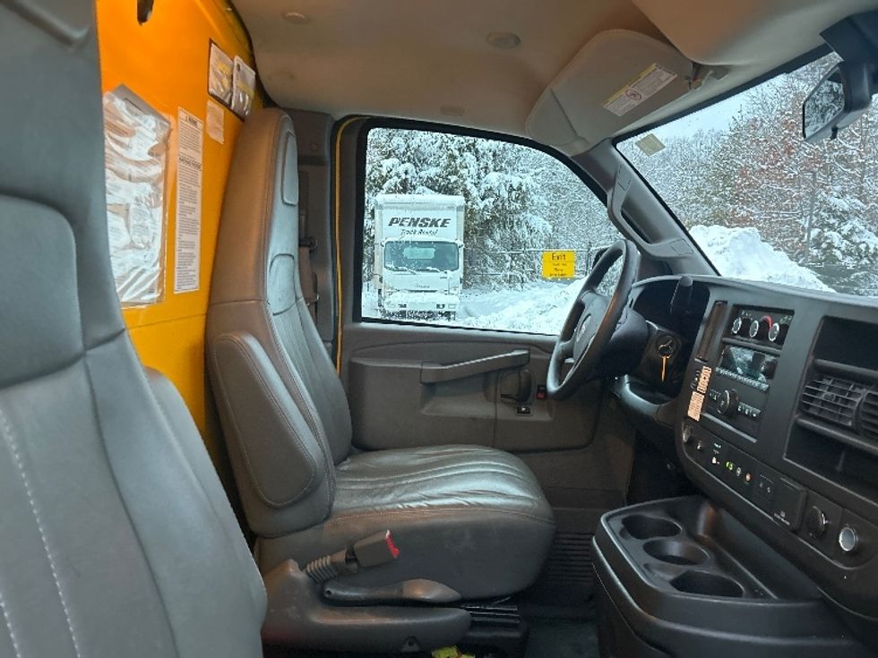 Light Duty Box Truck-Light and Medium Duty Trucks-GMC-2021-Savana G33503-Londonderry-NH-106,525\n\t\tmiles-$ 24,250 - Image 22