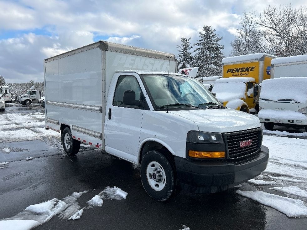 Light Duty Box Truck-Light and Medium Duty Trucks-GMC-2021-Savana G33503-Londonderry-NH-112,895\n\t\tmiles-$ 25,750 - Image 1