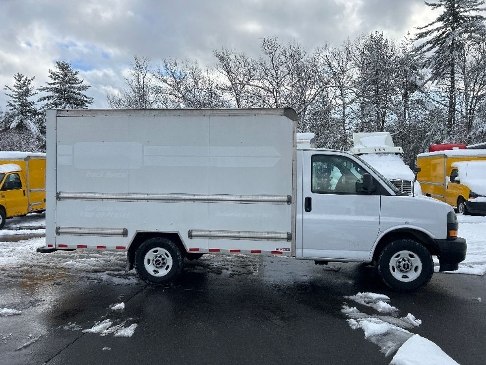 Light Duty Box Truck-Light and Medium Duty Trucks-GMC-2021-Savana G33503-Londonderry-NH-112,895\n\t\tmiles-$ 25,750 - Image 15