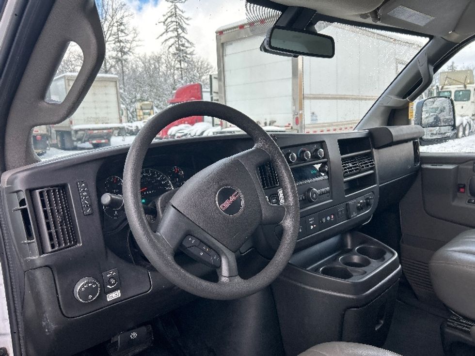 Light Duty Box Truck-Light and Medium Duty Trucks-GMC-2021-Savana G33503-Londonderry-NH-112,895\n\t\tmiles-$ 25,750 - Image 17