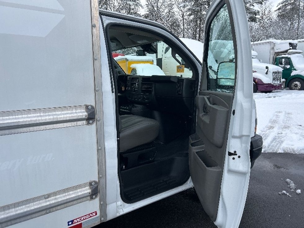 Light Duty Box Truck-Light and Medium Duty Trucks-GMC-2021-Savana G33503-Londonderry-NH-112,895\n\t\tmiles-$ 25,750 - Image 20