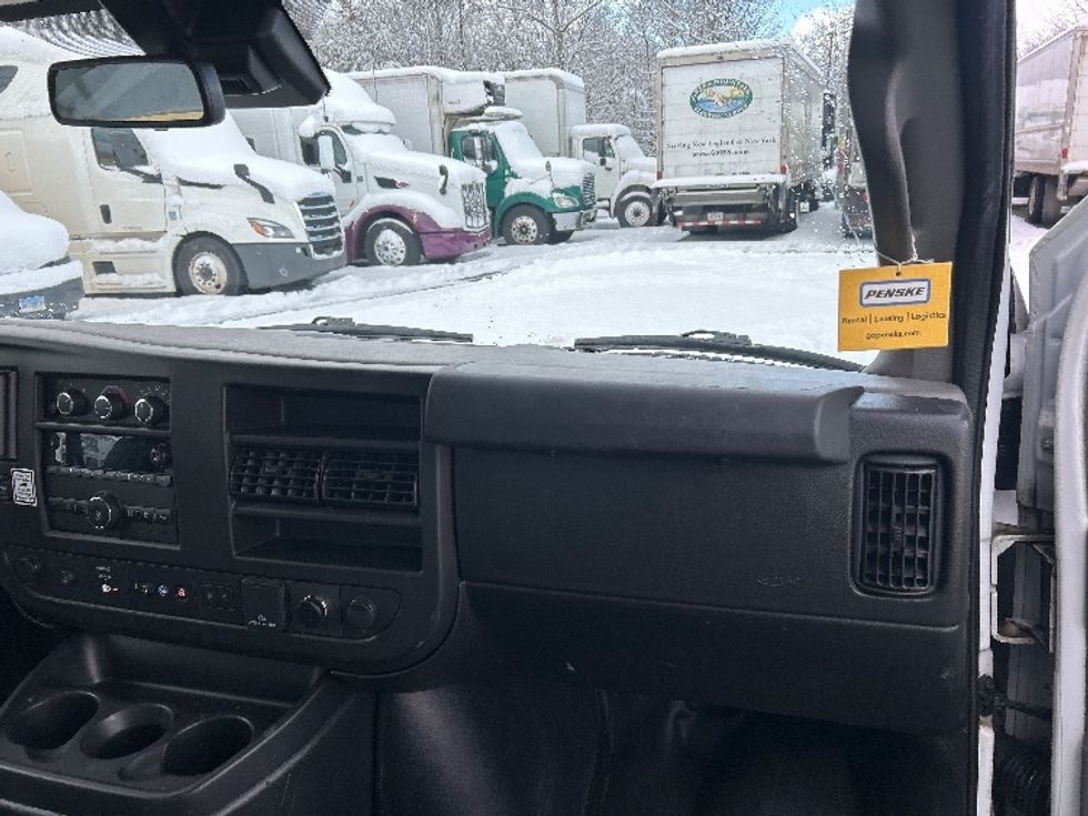 Light Duty Box Truck-Light and Medium Duty Trucks-GMC-2021-Savana G33503-Londonderry-NH-112,895\n\t\tmiles-$ 25,750 - Image 21