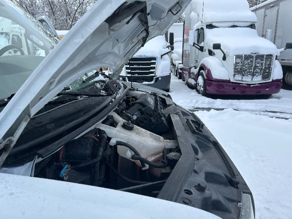 Light Duty Box Truck-Light and Medium Duty Trucks-GMC-2021-Savana G33503-Londonderry-NH-112,895\n\t\tmiles-$ 25,750 - Image 23