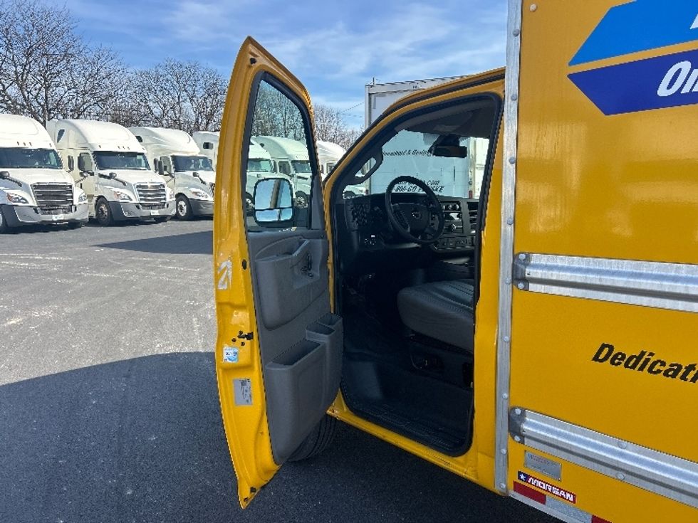 Light Duty Box Truck-Light and Medium Duty Trucks-GMC-2021-Savana G33503-Louisville-KY-122,156\n\t\tmiles-$ 23,250 - Image 16