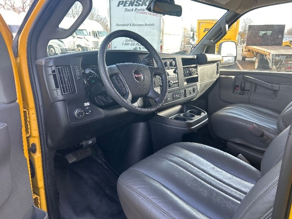 Light Duty Box Truck-Light and Medium Duty Trucks-GMC-2021-Savana G33503-Louisville-KY-122,156\n\t\tmiles-$ 23,250 - Image 17