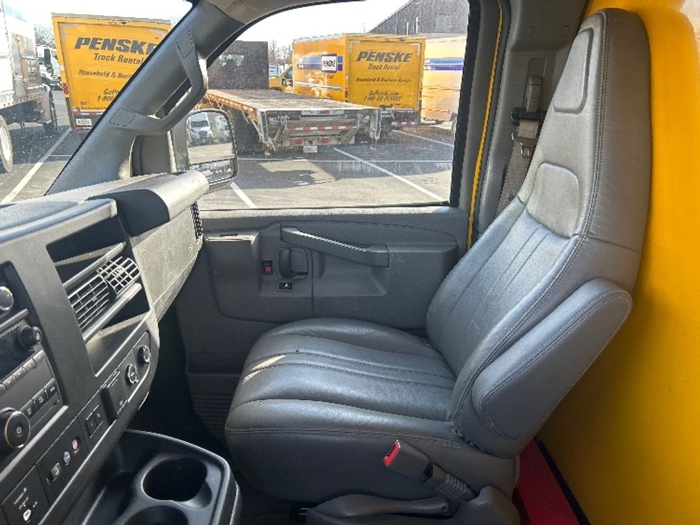 Light Duty Box Truck-Light and Medium Duty Trucks-GMC-2021-Savana G33503-Louisville-KY-122,156\n\t\tmiles-$ 23,250 - Image 19