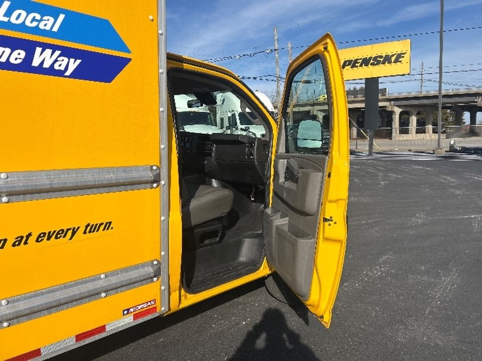 Light Duty Box Truck-Light and Medium Duty Trucks-GMC-2021-Savana G33503-Louisville-KY-122,156\n\t\tmiles-$ 23,250 - Image 20