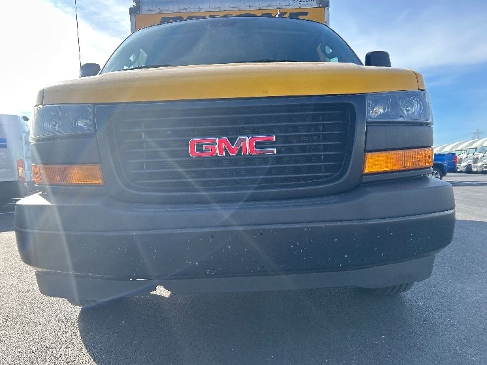 Light Duty Box Truck-Light and Medium Duty Trucks-GMC-2021-Savana G33503-Louisville-KY-122,156\n\t\tmiles-$ 23,250 - Image 25