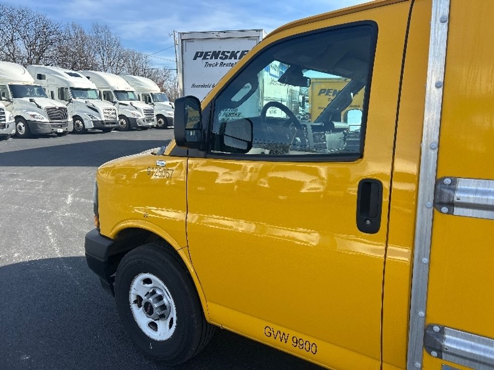 Light Duty Box Truck-Light and Medium Duty Trucks-GMC-2021-Savana G33503-Louisville-KY-122,156\n\t\tmiles-$ 23,250 - Image 26