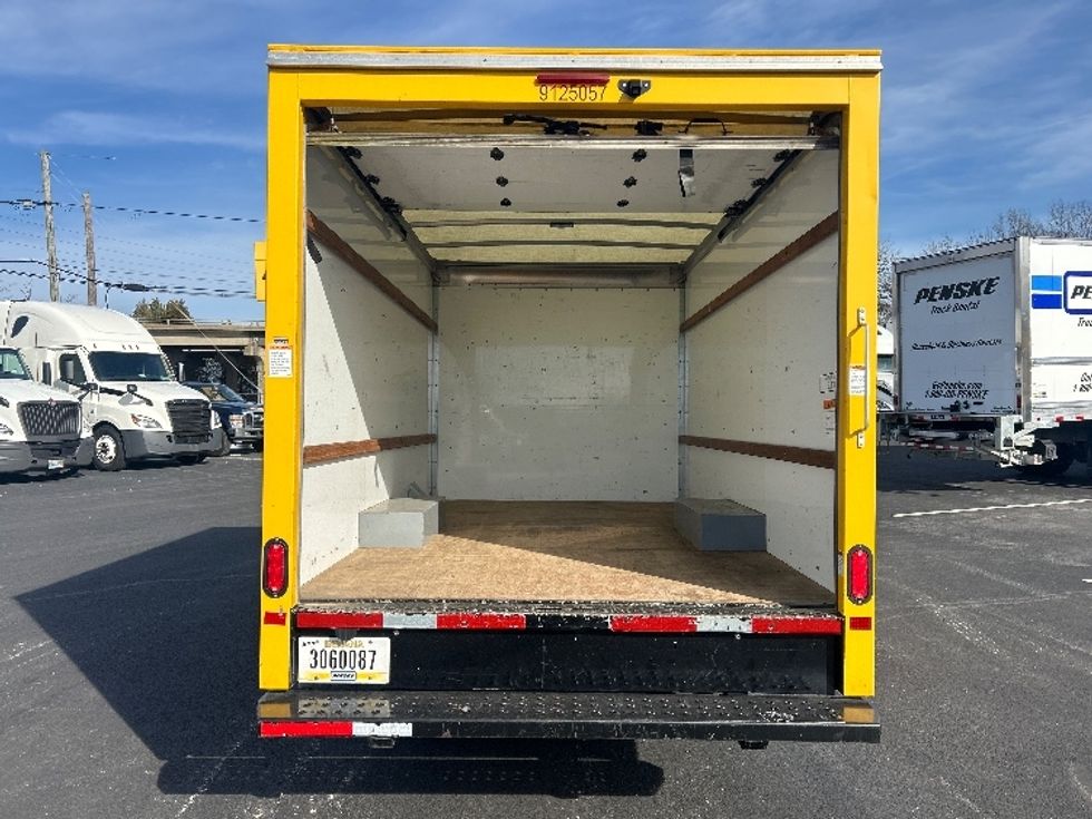 Light Duty Box Truck-Light and Medium Duty Trucks-GMC-2021-Savana G33503-Louisville-KY-122,156\n\t\tmiles-$ 23,250 - Image 9