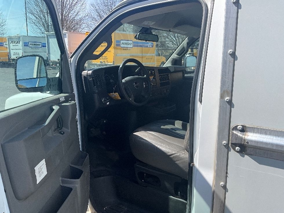 Light Duty Box Truck-Light and Medium Duty Trucks-GMC-2021-Savana G33503-Louisville-KY-130,028\n\t\tmiles-$ 25,000 - Image 14