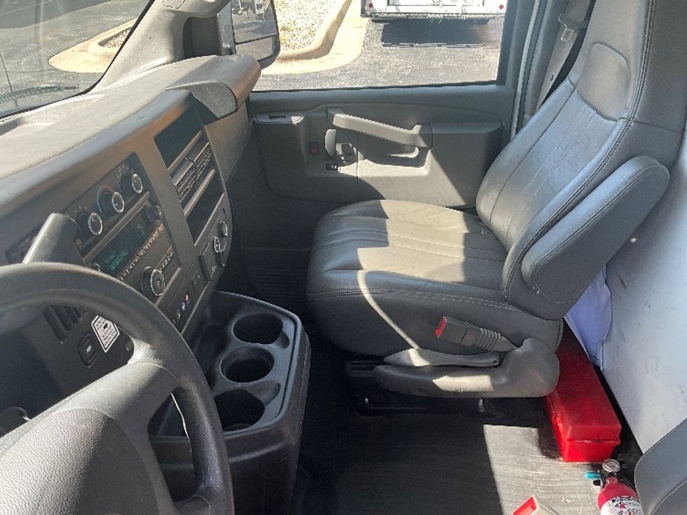 Light Duty Box Truck-Light and Medium Duty Trucks-GMC-2021-Savana G33503-Louisville-KY-130,028\n\t\tmiles-$ 25,000 - Image 17