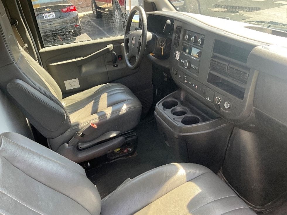 Light Duty Box Truck-Light and Medium Duty Trucks-GMC-2021-Savana G33503-Louisville-KY-130,028\n\t\tmiles-$ 25,000 - Image 20