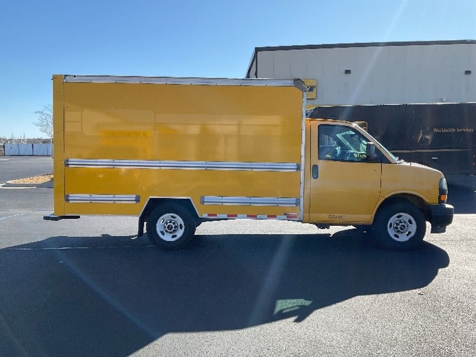 Light Duty Box Truck-Light and Medium Duty Trucks-GMC-2021-Savana G33503-Madison-AL-107,731\n\t\tmiles-$ 26,750 - Image 14