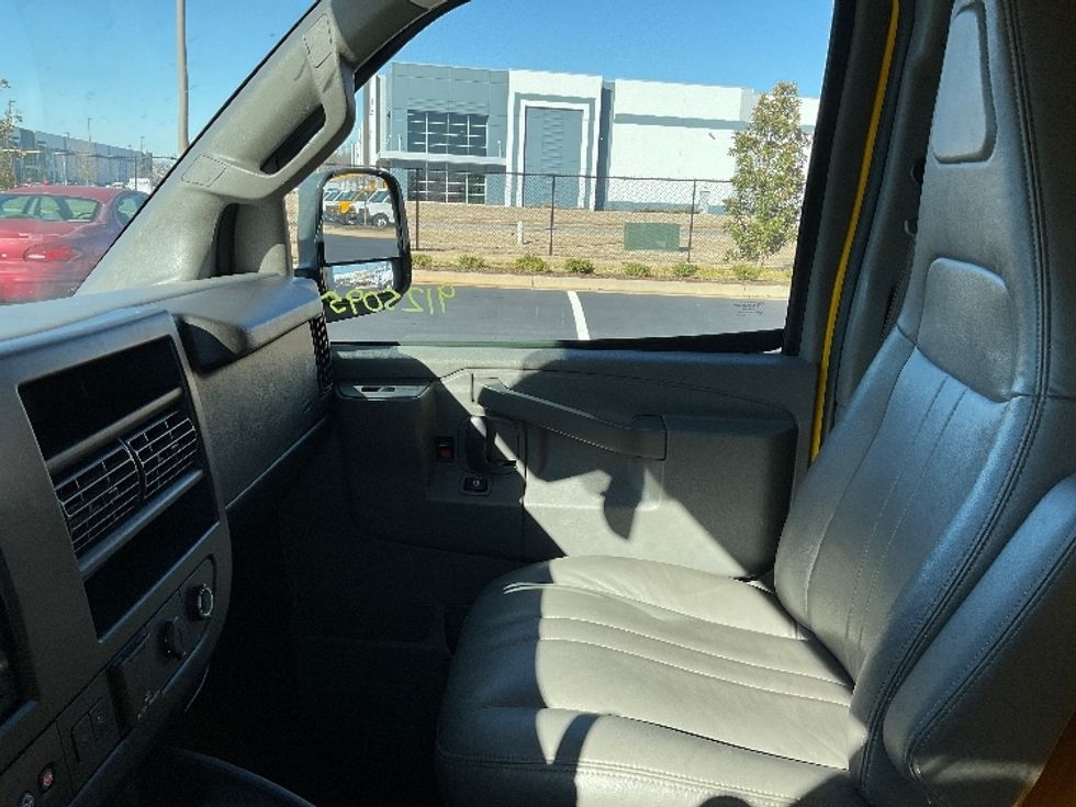 Light Duty Box Truck-Light and Medium Duty Trucks-GMC-2021-Savana G33503-Madison-AL-107,731\n\t\tmiles-$ 26,750 - Image 18