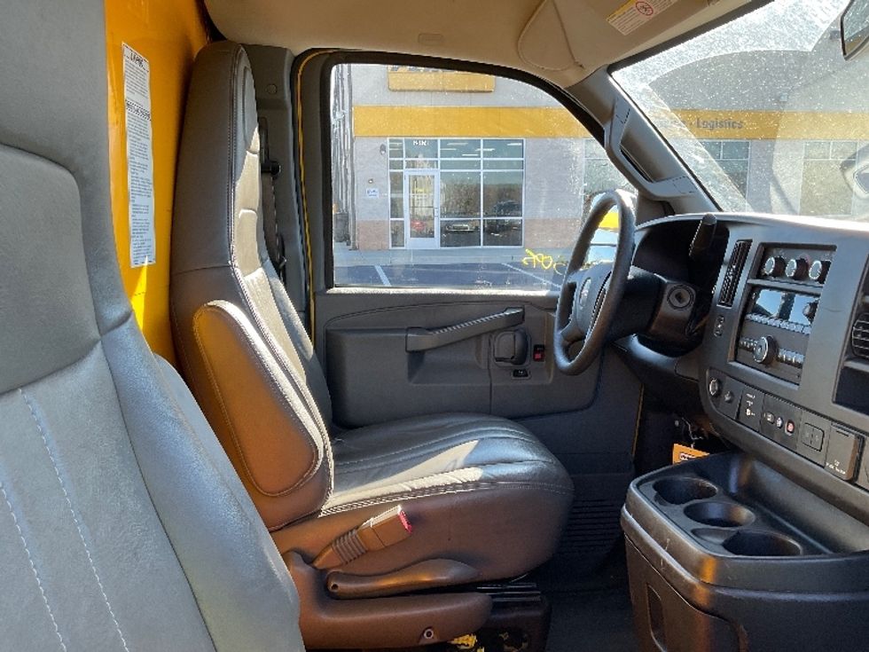 Light Duty Box Truck-Light and Medium Duty Trucks-GMC-2021-Savana G33503-Madison-AL-107,731\n\t\tmiles-$ 26,750 - Image 21