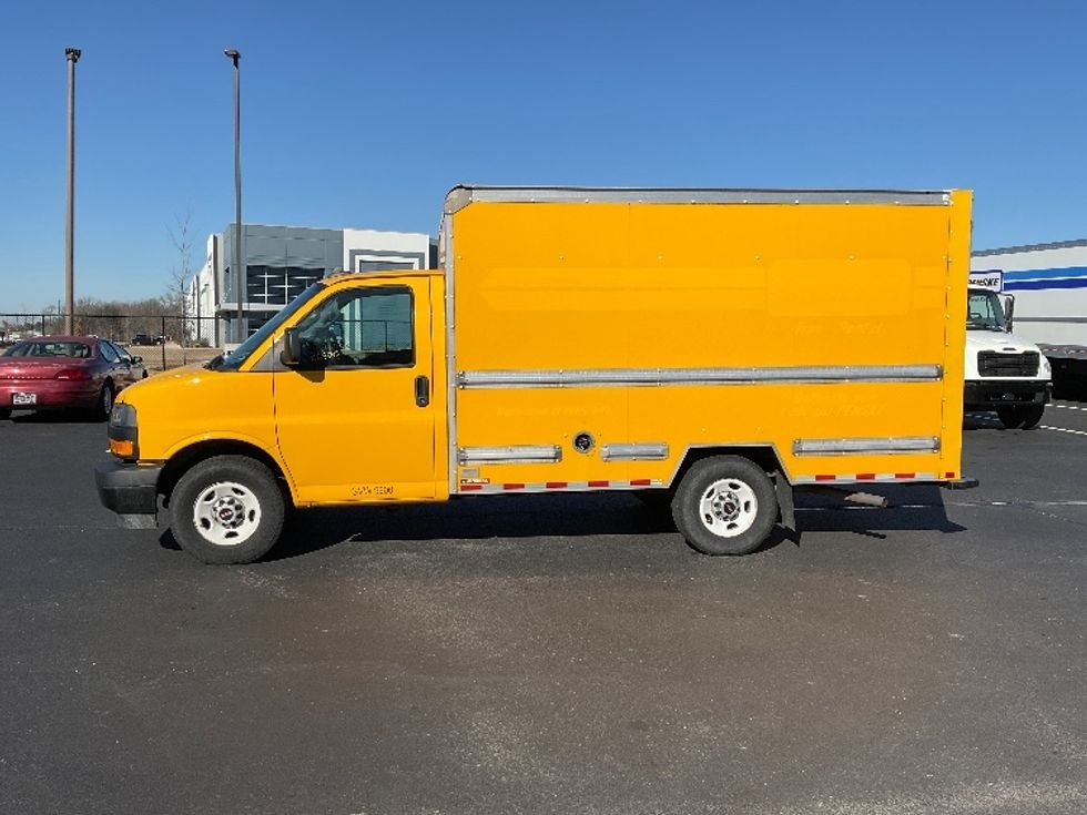 Light Duty Box Truck-Light and Medium Duty Trucks-GMC-2021-Savana G33503-Madison-AL-107,731\n\t\tmiles-$ 26,750 - Image 4