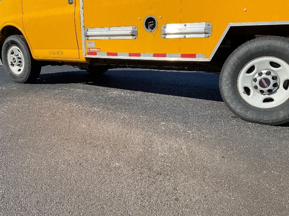 Light Duty Box Truck-Light and Medium Duty Trucks-GMC-2021-Savana G33503-Madison-AL-107,731\n\t\tmiles-$ 26,750 - Image 5