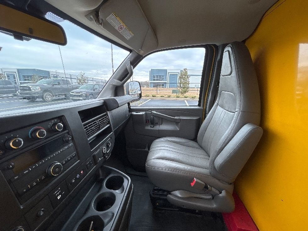 Light Duty Box Truck-Light and Medium Duty Trucks-GMC-2021-Savana G33503-Madison-AL-108,646\n\t\tmiles-$ 26,500 - Image 15