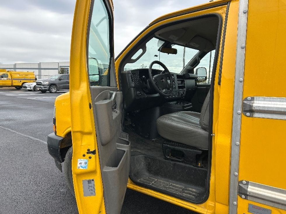 Light Duty Box Truck-Light and Medium Duty Trucks-GMC-2021-Savana G33503-Madison-AL-108,646\n\t\tmiles-$ 26,500 - Image 16