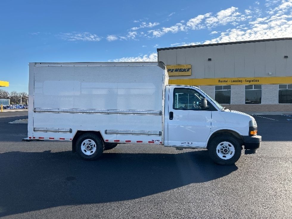 Light Duty Box Truck-Light and Medium Duty Trucks-GMC-2021-Savana G33503-Madison-AL-118,350\n\t\tmiles-$ 28,000 - Image 14