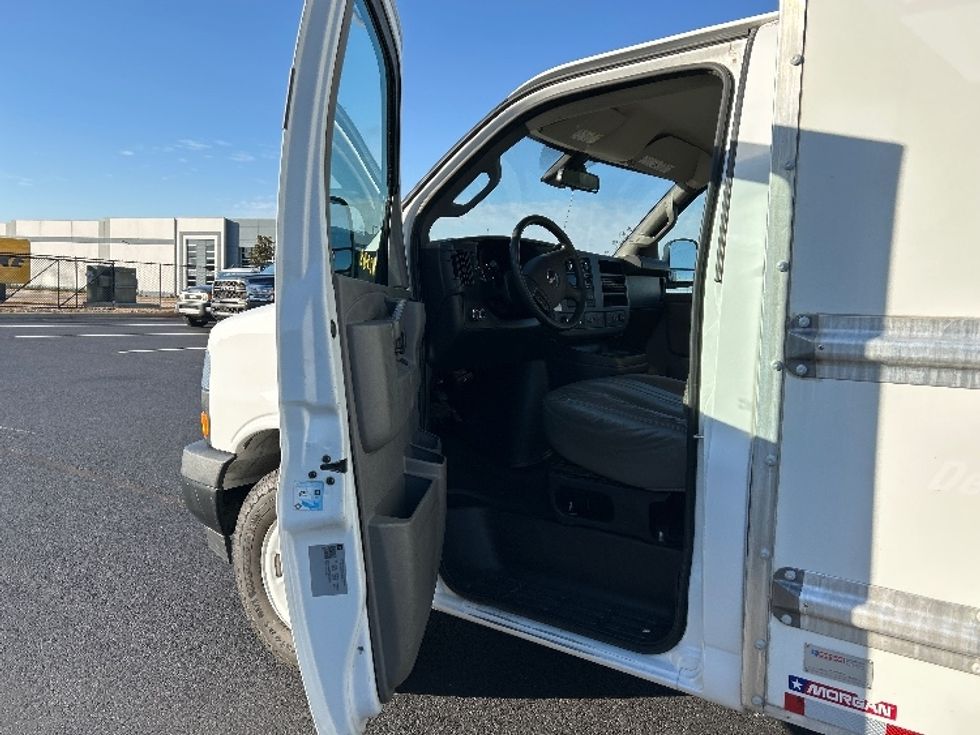 Light Duty Box Truck-Light and Medium Duty Trucks-GMC-2021-Savana G33503-Madison-AL-118,350\n\t\tmiles-$ 28,000 - Image 15