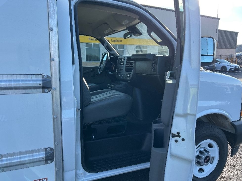 Light Duty Box Truck-Light and Medium Duty Trucks-GMC-2021-Savana G33503-Madison-AL-118,350\n\t\tmiles-$ 28,000 - Image 18