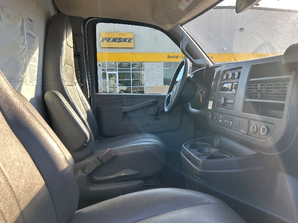 Light Duty Box Truck-Light and Medium Duty Trucks-GMC-2021-Savana G33503-Madison-AL-118,350\n\t\tmiles-$ 28,000 - Image 20