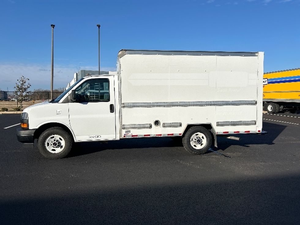 Light Duty Box Truck-Light and Medium Duty Trucks-GMC-2021-Savana G33503-Madison-AL-118,350\n\t\tmiles-$ 28,000 - Image 4