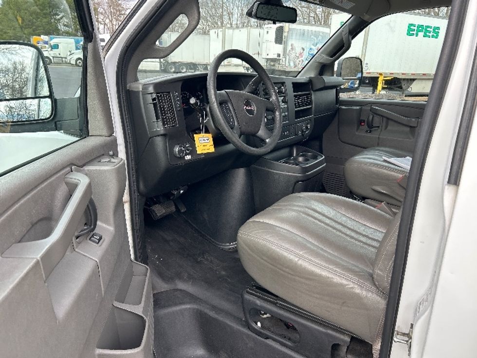Light Duty Box Truck-Light and Medium Duty Trucks-GMC-2021-Savana G33503-Mebane-NC-104,990\n\t\tmiles-$ 30,000 - Image 15