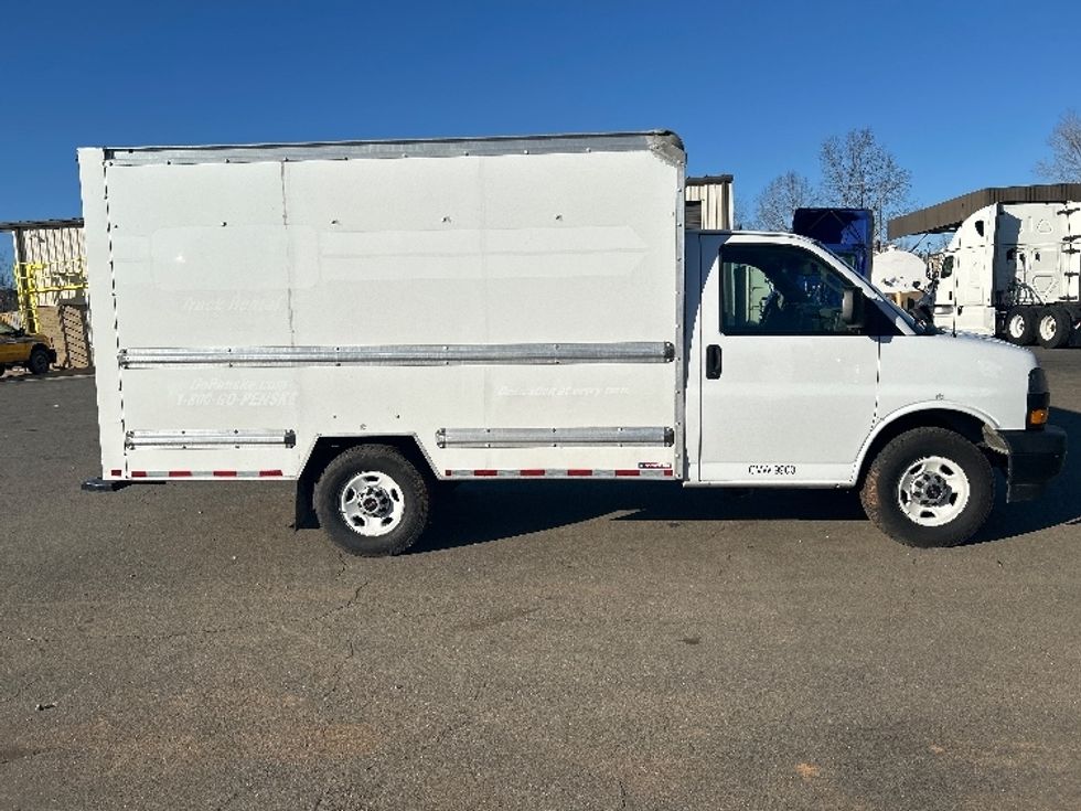 Light Duty Box Truck-Light and Medium Duty Trucks-GMC-2021-Savana G33503-Mebane-NC-107,382\n\t\tmiles-$ 29,750 - Image 15