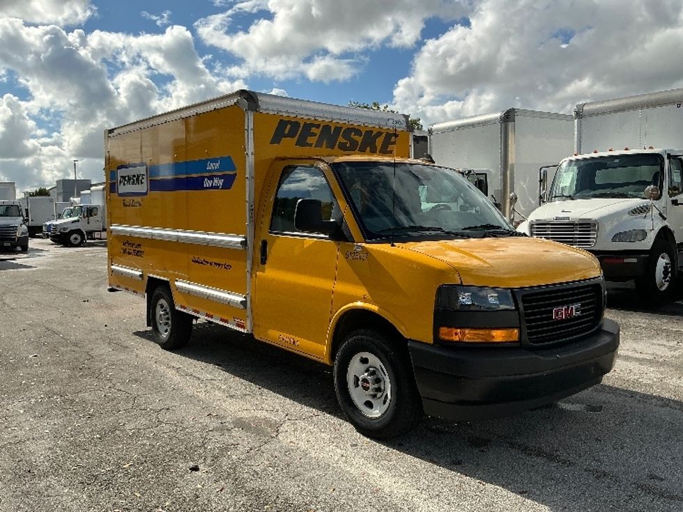 Light Duty Box Truck-Light and Medium Duty Trucks-GMC-2021-Savana G33503-Medley-FL-115,606\n\t\tmiles-$ 24,750 - Image 1