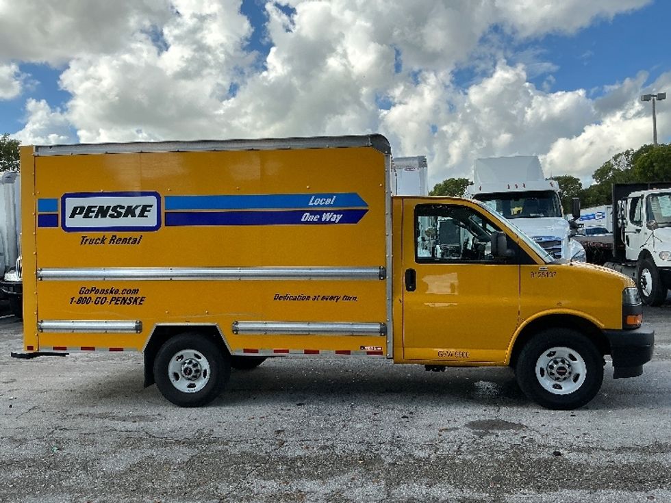Light Duty Box Truck-Light and Medium Duty Trucks-GMC-2021-Savana G33503-Medley-FL-115,606\n\t\tmiles-$ 24,750 - Image 15