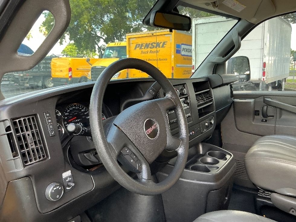 Light Duty Box Truck-Light and Medium Duty Trucks-GMC-2021-Savana G33503-Medley-FL-115,606\n\t\tmiles-$ 24,750 - Image 17