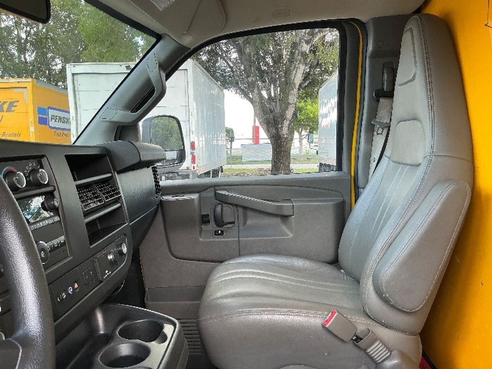 Light Duty Box Truck-Light and Medium Duty Trucks-GMC-2021-Savana G33503-Medley-FL-115,606\n\t\tmiles-$ 24,750 - Image 19