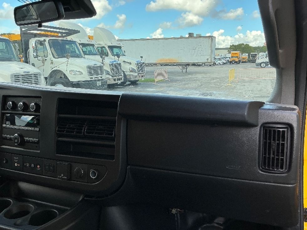 Light Duty Box Truck-Light and Medium Duty Trucks-GMC-2021-Savana G33503-Medley-FL-115,606\n\t\tmiles-$ 24,750 - Image 21