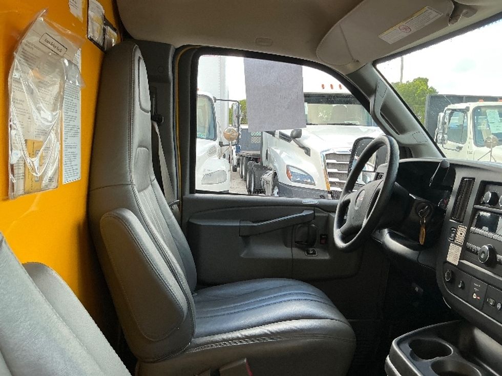 Light Duty Box Truck-Light and Medium Duty Trucks-GMC-2021-Savana G33503-Medley-FL-115,606\n\t\tmiles-$ 24,750 - Image 22