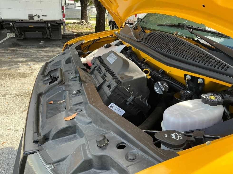 Light Duty Box Truck-Light and Medium Duty Trucks-GMC-2021-Savana G33503-Medley-FL-115,606\n\t\tmiles-$ 24,750 - Image 24