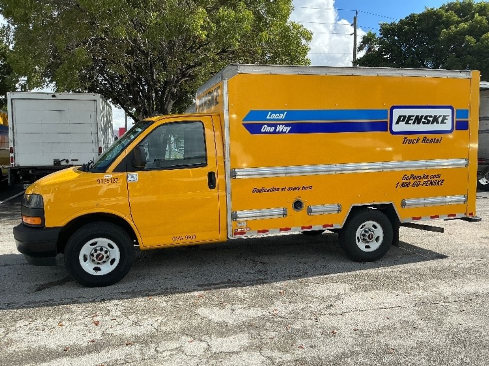 Light Duty Box Truck-Light and Medium Duty Trucks-GMC-2021-Savana G33503-Medley-FL-115,606\n\t\tmiles-$ 24,750 - Image 4