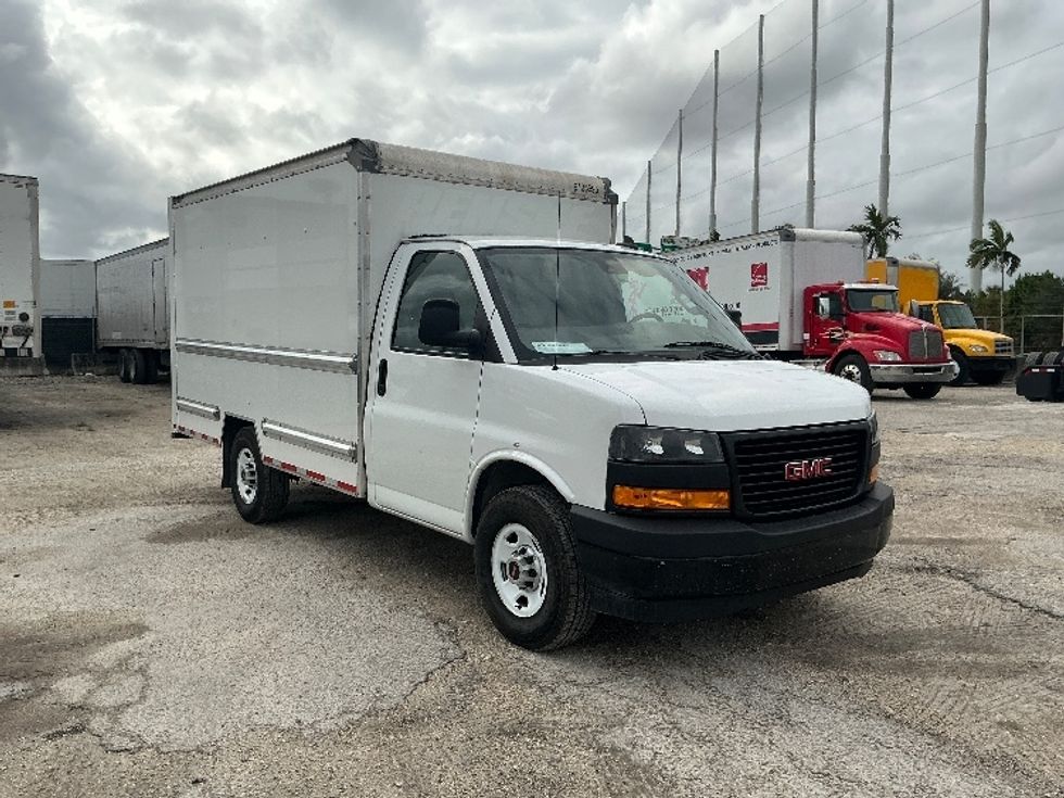 Light Duty Box Truck-Light and Medium Duty Trucks-GMC-2021-Savana G33503-Medley-FL-86,975\n\t\tmiles-$ 31,750 - Image 1