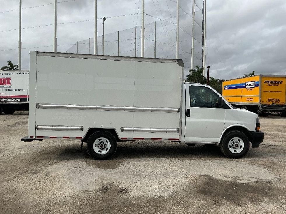 Light Duty Box Truck-Light and Medium Duty Trucks-GMC-2021-Savana G33503-Medley-FL-86,975\n\t\tmiles-$ 31,750 - Image 14