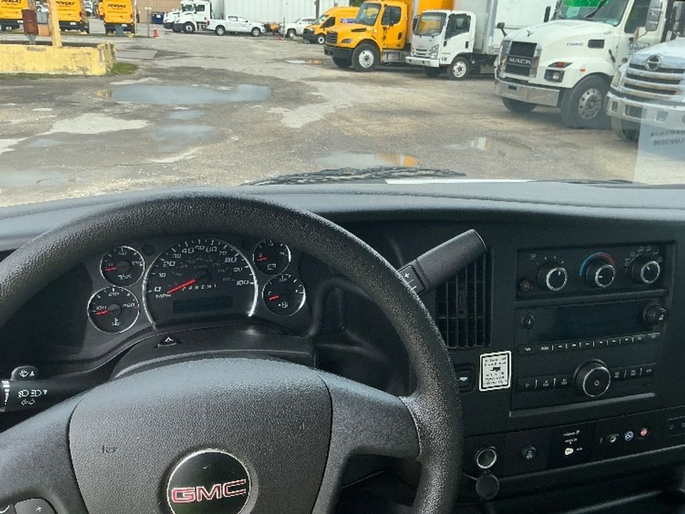 Light Duty Box Truck-Light and Medium Duty Trucks-GMC-2021-Savana G33503-Medley-FL-86,975\n\t\tmiles-$ 31,750 - Image 17